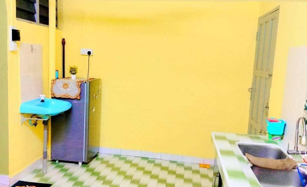 Homestay Rezeki 바투가자 외부 사진